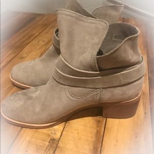 UGG Women’s Ankle Boots
